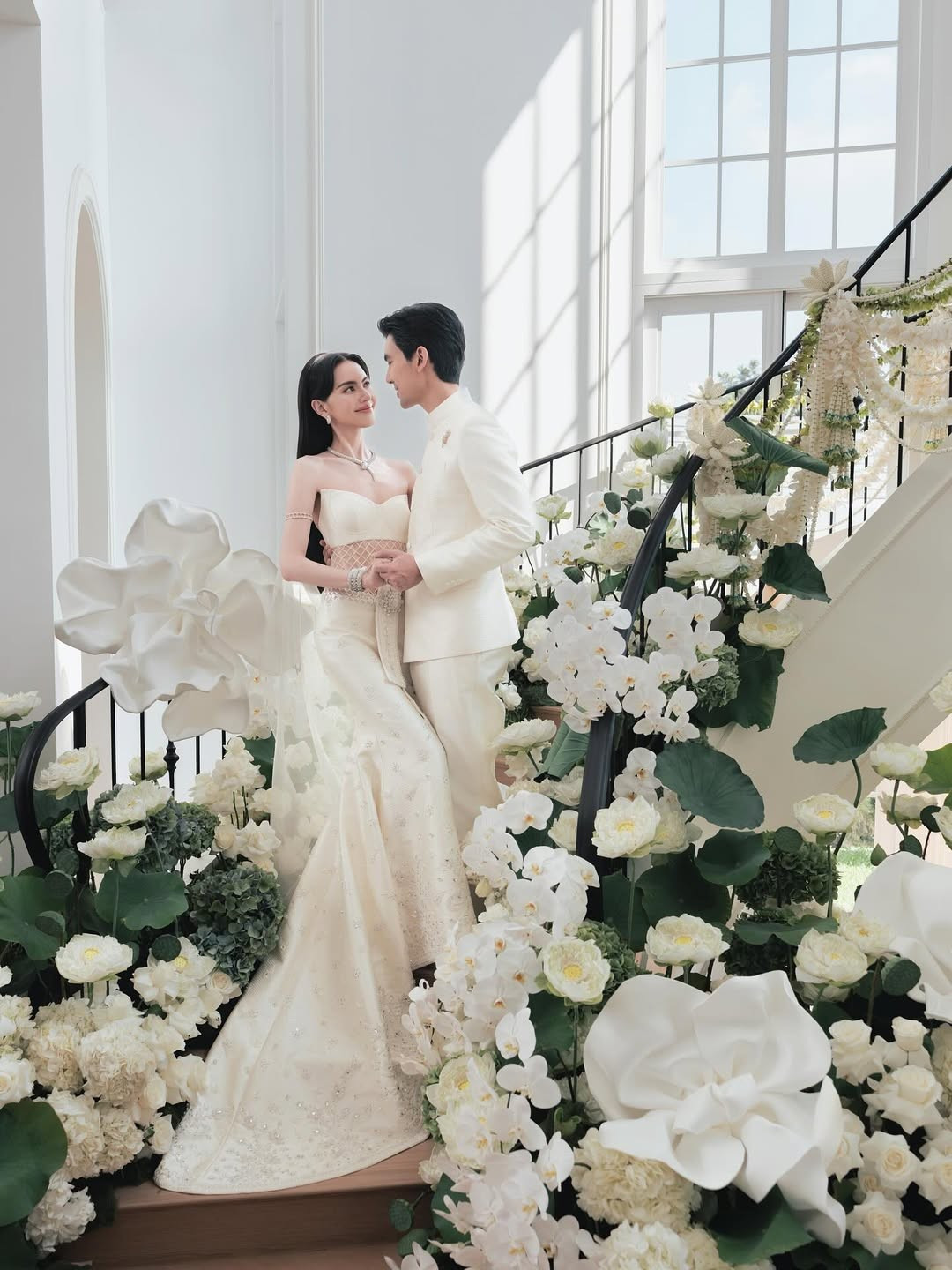 Mai Davika - Ter Chantavit vừa tổ chức đám cưới riêng tư. Sau ngày trọng đại, 'ma nữ đẹp nhất Thái Lan' tung loạt ảnh hôn lễ trên trang cá nhân Instagram. Ảnh: Instagram Mai Davika.