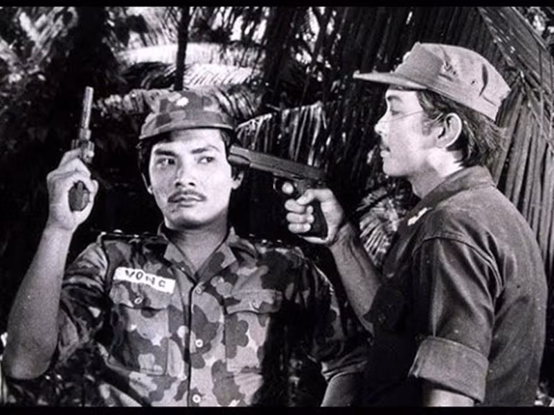 Trong cuộc phỏng vấn với Người Đưa Tin, Thương Tín cho biết, vai phản diện trong phim Ván bài lật ngửa được khán giả nhớ đến nhiều. “Có thể, tôi đóng những vai phản diện tốt hơn”, Thương Tín nói. Ảnh: Tiền Phong.