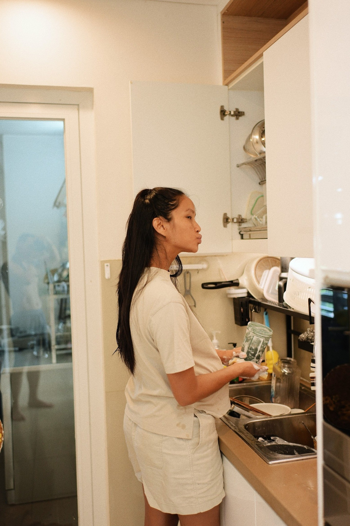 View - Chồng Hoa hậu H’hen Niê khéo chăm con gái | Báo Tri thức và Cuộc sống - TIN TỨC PHỔ BIẾN KIẾN THỨC 24H