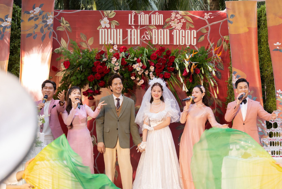 Các ca sĩ Tùng Anh, Hoàng Ái My, Huỳnh Thật, diễn viên Hiền Trang thể hiện loạt ca khúc quen thuộc, giàu cảm xúc trong đám cưới Sunny Đan Ngọc. Ảnh: FB Đoàn Minh Tài.