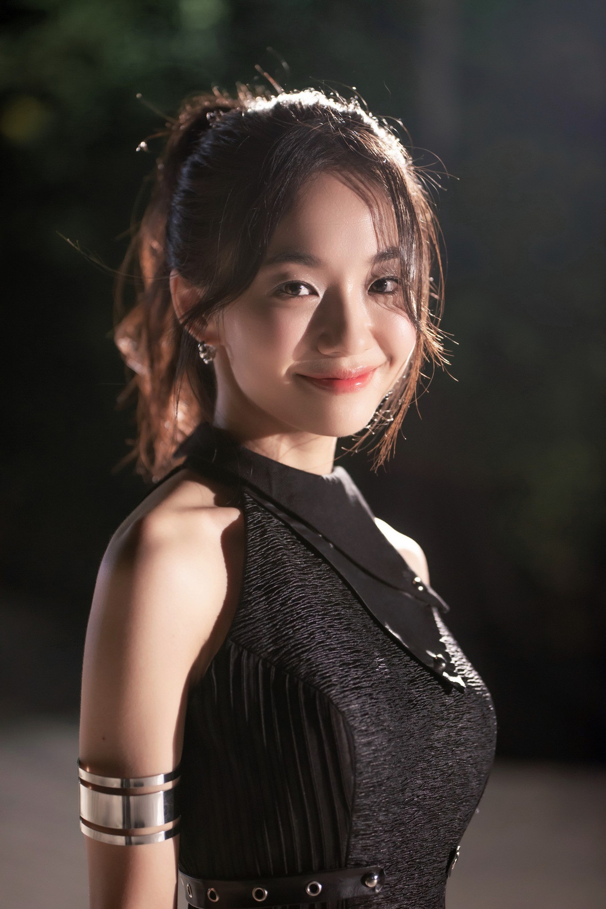 Nữ diễn viên còn cho biết, cô chỉ thấy mình ưa nhìn, xinh xắn. “Và bản thân Hà cũng không dùng vẻ ngoài xinh đẹp như một món vũ khí trong nghề”, Hoàng Hà trải lòng. Ảnh: FB Hoàng Hà.