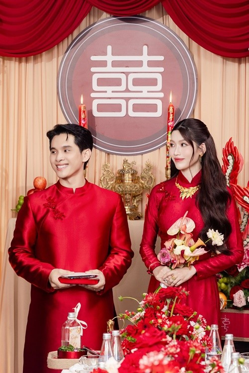 Theo Vietnamnet, doanh nhân Nguyễn Ngọc Phát sinh năm 1989 là Chủ tịch HĐQT kiêm CEO một khách sạn lớn ở Đà Lạt. Còn Quỳnh Châu sinh năm 1994, là người mẫu, diễn viên. Cô từng đóng phim Bố già, Hoa hậu giang hồ, Cây táo nở hoa. Quỳnh Châu đoạt danh hiệu Á hậu 1 Miss Grand Vietnam 2022, vào top 15 Hoa hậu Hoàn vũ Việt Nam 2015, Top 5 Hoa khôi Áo dài 2016.