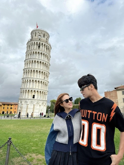 Vợ chồng Phương Hằng giữ được lửa hôn nhân 8 năm qua bởi sự tin tưởng dành cho nhau. Ảnh: FB Phương Hằng.