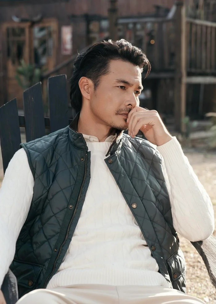 Tháng 1/2026, khi được hỏi về chuyện tình cảm sau khi chia tay Phượng Chanel, Quách Ngọc Ngoan chia sẻ với Thương Hiệu và Pháp Luật rằng hiện anh vẫn độc thân. Ảnh: Saostar.