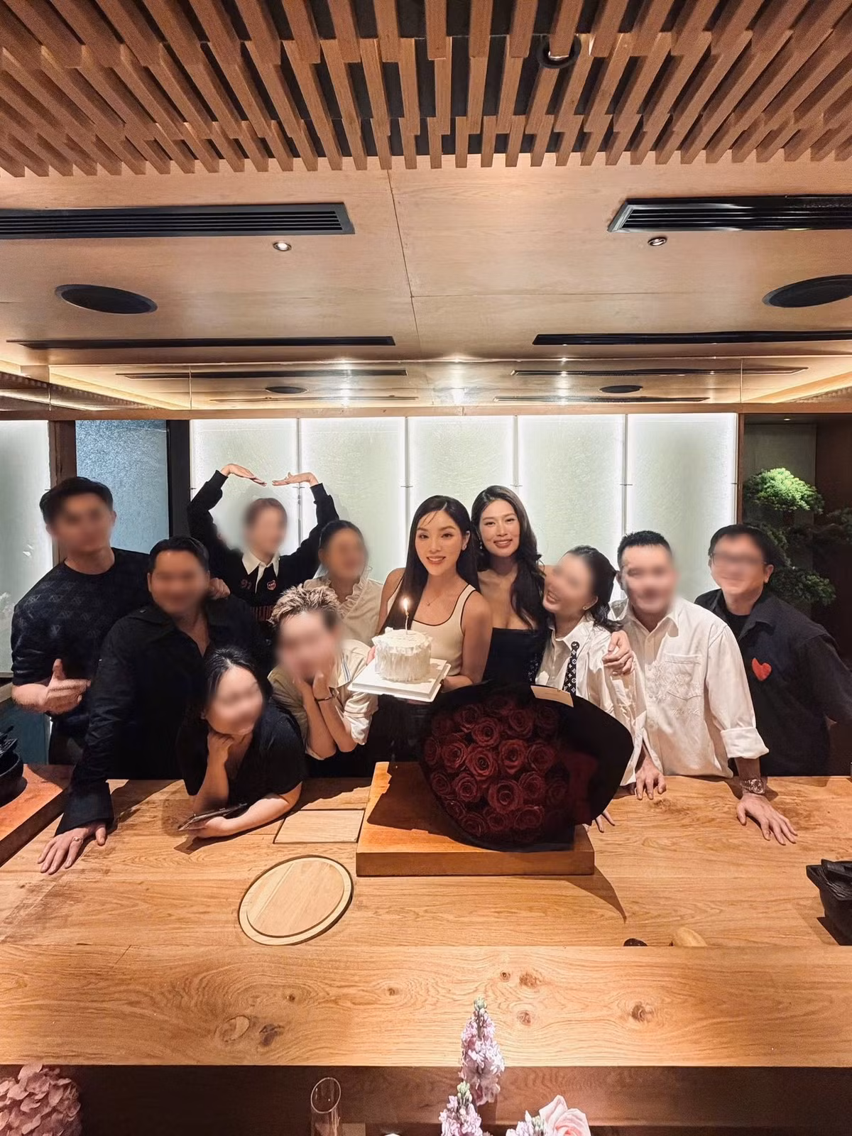 Kỳ Duyên và Thiên Ân trở nên thân thiết từ năm 2024. Hai mỹ nhân có mặt trong các sự kiện quan trọng của nhau, trò chuyện mỗi khi hội ngộ tại sự kiện.