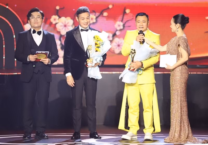 Tự Long đoạt giải Nam diễn viên hài được yêu thích nhất tại Mai Vàng 2024. Ảnh: Vietnamnet.