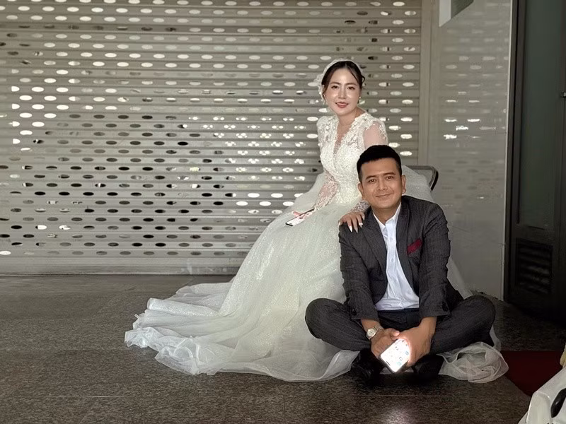 Hôn lễ của Hùng Thuận có sự tham gia nhiều sao Việt như Phương Hằng - Anh Tâm, Hòa Hiệp, Lương Thế Thành, Nguyệt Ánh, Tú Vi. Ảnh: FB Hùng Thuận.