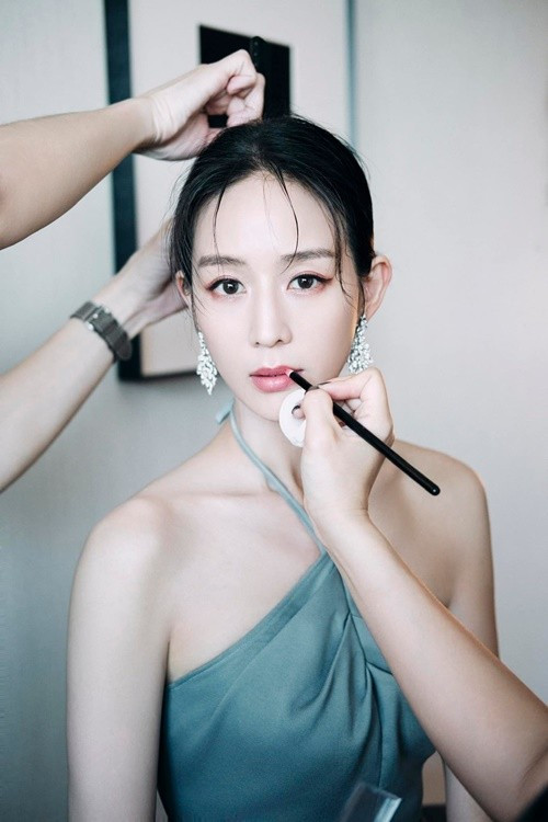 Trương Quân Ninh sở hữu nhan sắc gây mê. Bành Vu Yến từng gọi cô là 'nữ thần'. Hà Nhuận Đông khen Trương Quân Ninh quá hoàn hảo đến mức anh chẳng dám lại gần. Ảnh: FB Trương Quân Ninh.