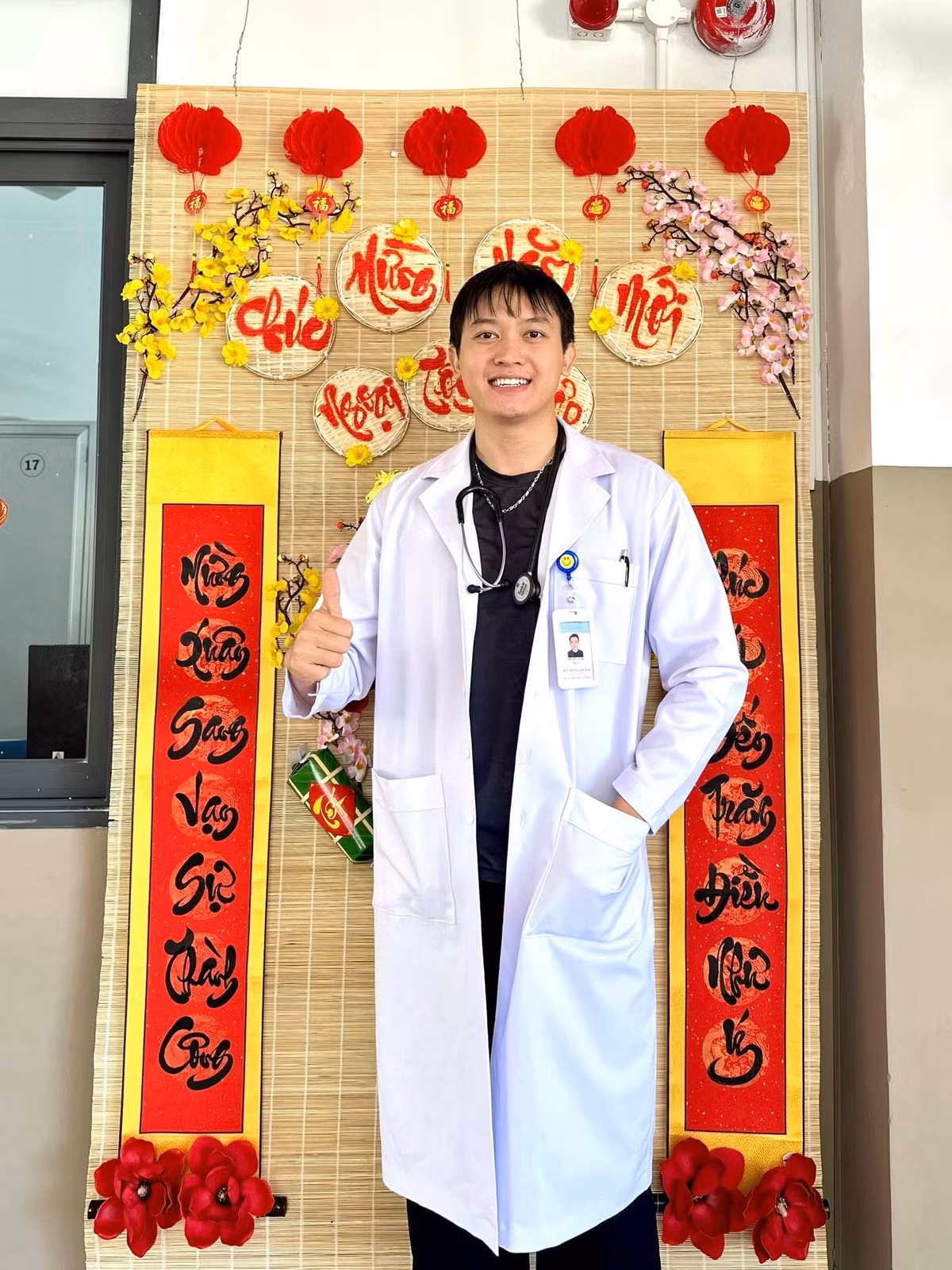 Đinh Ta Bi giành danh hiệu Á vương 2 tại cuộc thi Mr World Vietnam 2024. Tháng 11/2025, anh tốt nghiệp Trường Đại học Y Dược Buôn Ma Thuột. Ảnh: FB Đinh Ta Bi.