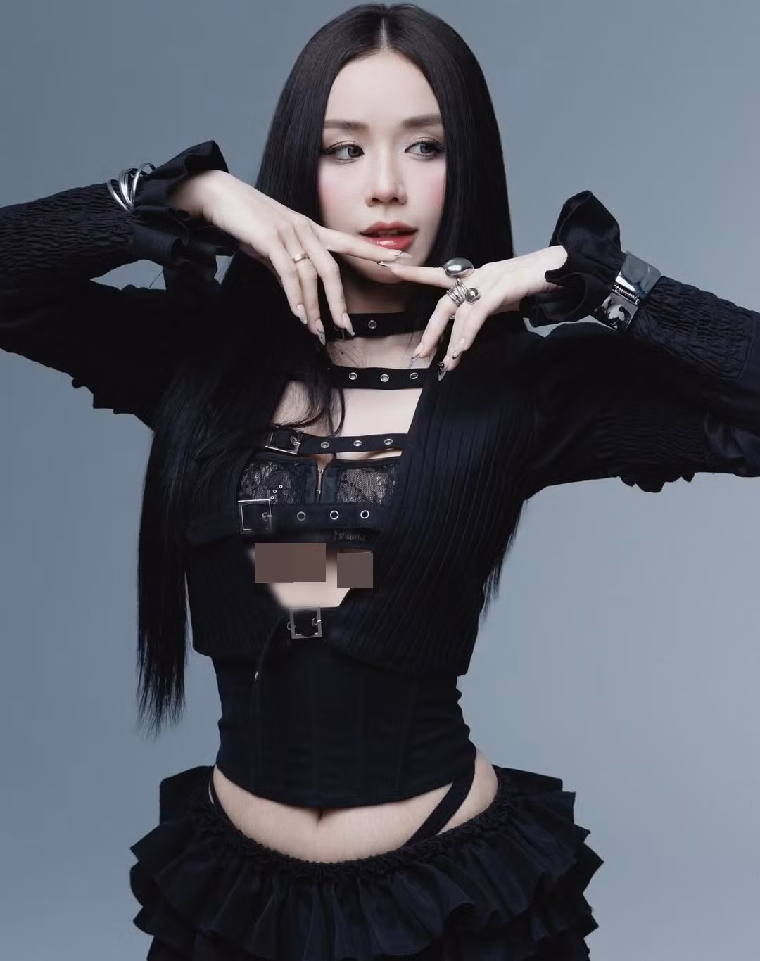 Kể từ khi về chung một nhà với Đạt G, Bảo Ngọc gây bất ngờ với phong cách ăn mặc ngày càng cá tính và táo bạo. Ảnh: Instagram Bảo Ngọc.