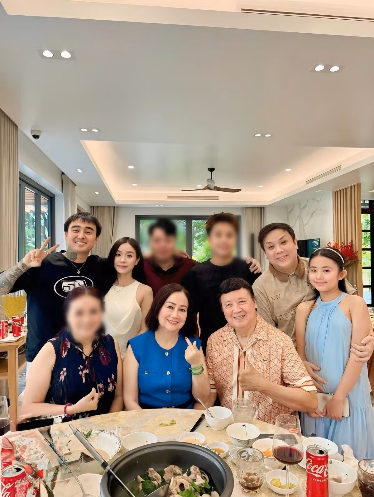 Tháng 8/2025, khi một cư dân mạng để lại bình luận: "Năm nay đẻ thêm bé trai thì quá tuyệt vời", Bảo Ngọc phản hồi: "Dạ năm sau nữa nha". Ảnh: FB Bảo Ngọc.