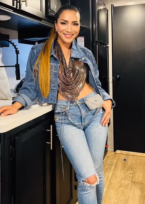 Hồng Ngọc liên tục chạy show ở Mỹ. Ảnh: FB Hồng Ngọc.