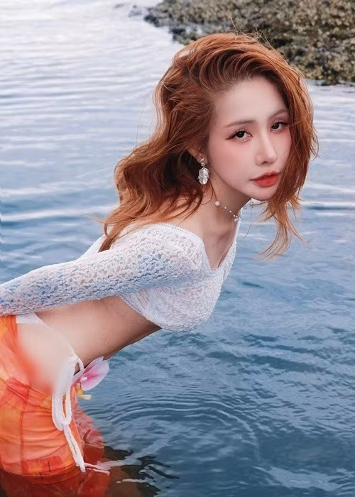 Tình cũ Đạt G sở hữu thân hình thon gọn, quyến rũ cùng gương mặt xinh đẹp. Ảnh: FB Du Uyên.