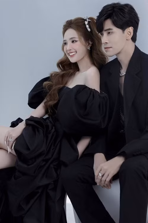 Nữ diễn viên phim Gạo nếp gạo tẻ từng chia sẻ trên Znews, dù có nhiều người theo đuổi, cô yêu Anh Tâm vì tấm lòng nhân hậu, sống nghiêm túc. Ảnh: FB Phương Hằng.