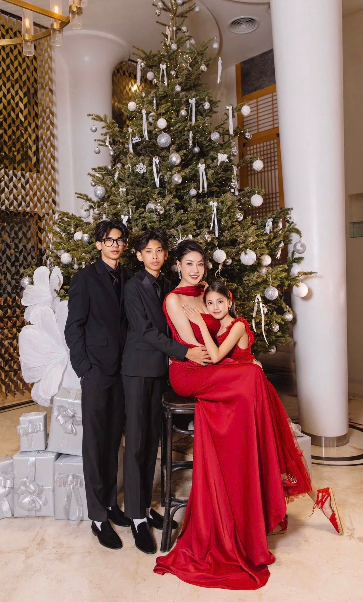 View - 4 người con của Hoa hậu Hà Kiều Anh có cuộc sống ra sao? | Báo Tri thức và Cuộc sống - TIN TỨC PHỔ BIẾN KIẾN THỨC 24H