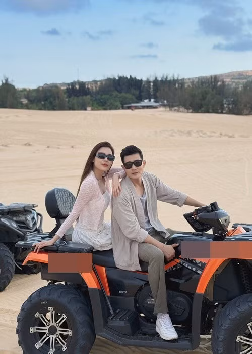 Cách đây không lâu, Thúy Diễm quay phim cùng Quang Sự. Nữ diễn viên chia sẻ trên Saostar, cả hai hợp tác trong nhiều dự án ở miền Nam nên tỏ ra ăn ý khi đóng chung phim. Ảnh: FB Thúy Diễm.