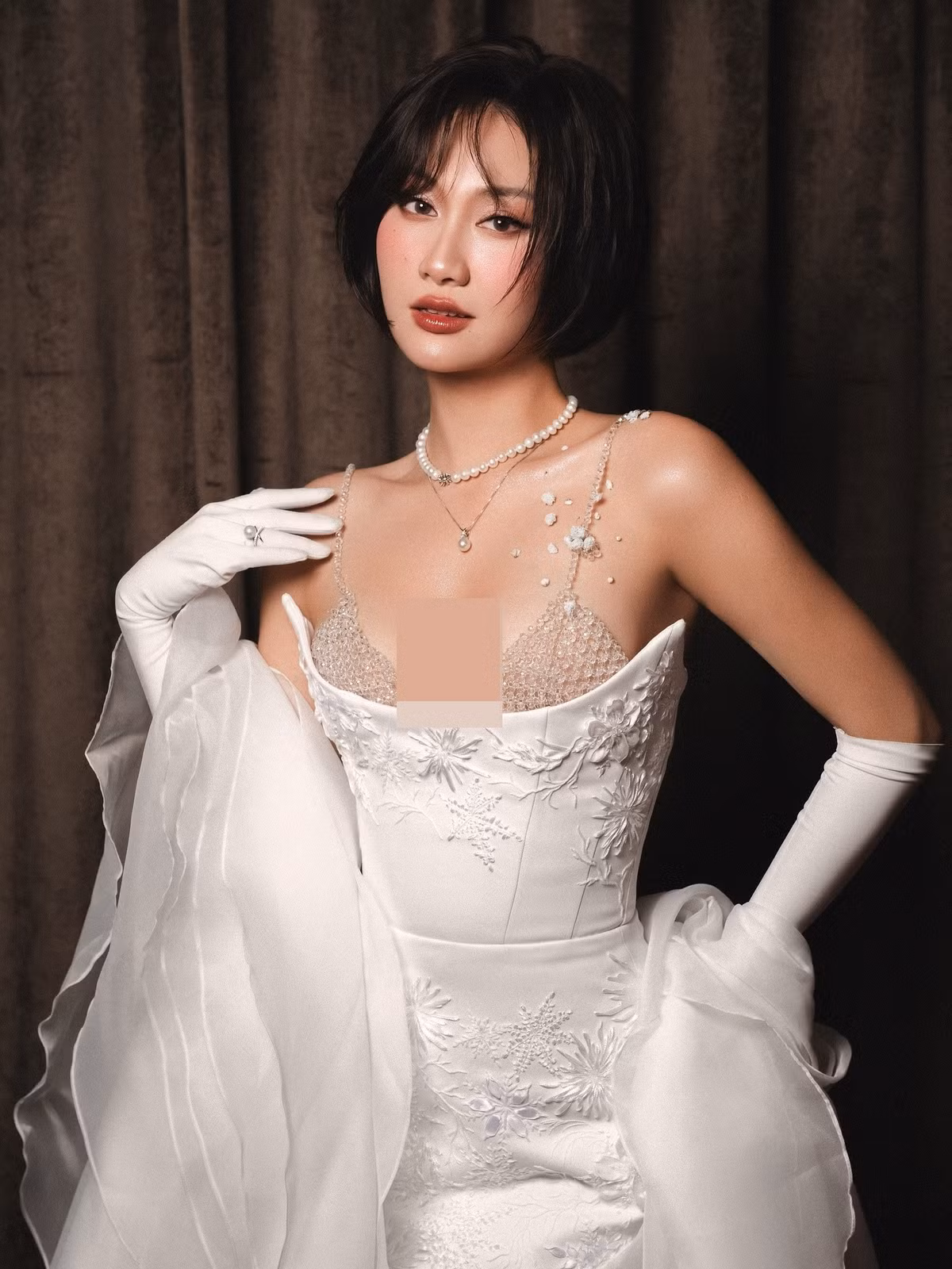 Từ một nhân viên văn phòng, Phương Linh là một nàng hậu. Trong cuộc phỏng vấn với Vietnamnet vào tháng 10/2025, Phương Linh cho hay, cô phải đối mặt với lịch trình liên tục thay đổi, phải học hỏi và thích ứng nhanh mỗi ngày sau khi đăng quang. Ảnh: FB Phương Linh.