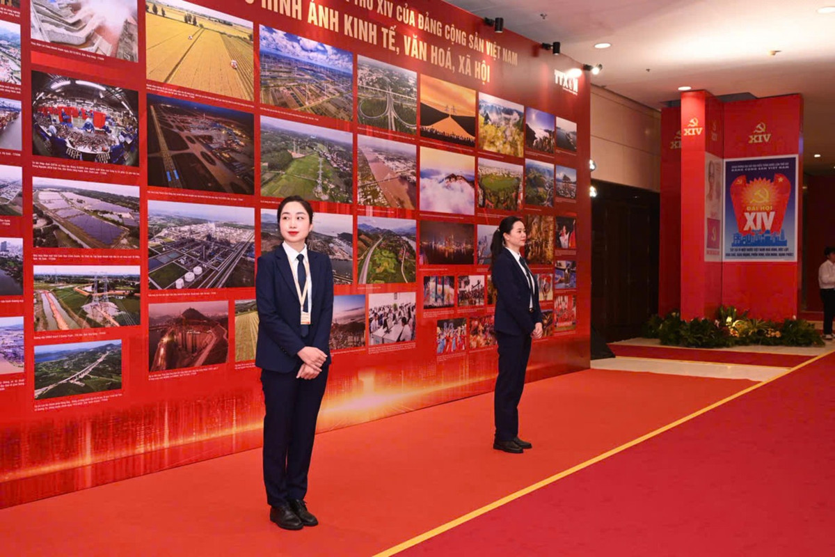 Không phô trương, không ồn ào, nhiệm vụ của các nữ cảnh vệ gắn với những ca trực kéo dài, với chế độ sẵn sàng chiến đấu ở mức cao nhất. Có những ngày, họ gần như không rời vị trí, luôn trong trạng thái quan sát, đánh giá, dự báo nguy cơ.