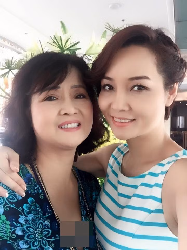 Mẹ ruột Mai Thu Huyền sang Mỹ định cư từ nhiều năm qua. Ảnh: FB Mai Thu Huyền.