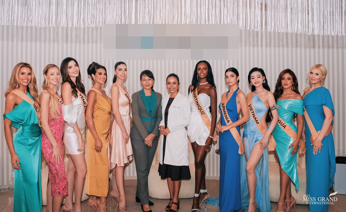 Đại diện Việt Nam giữ vẻ tươi tắn, cố gắng giao lưu. Ảnh: Miss Grand International.