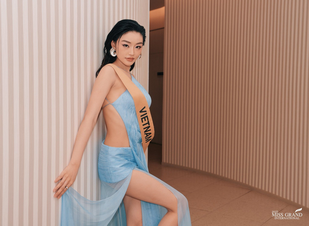Đại diện Việt Nam chuộng váy áo cắt xẻ táo bạo trong các hoạt động mới đây. Ảnh: Miss Grand International.