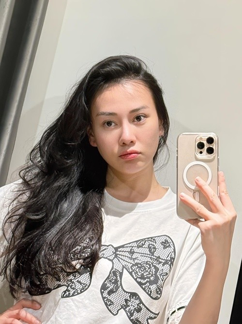 "Tôi cũng chín chắn, đằm thắm hơn. Trước kia tôi tưng tửng, vô tư hơn", Phương Oanh chia sẻ trên Dân Việt. Ảnh: FB Phương Oanh.