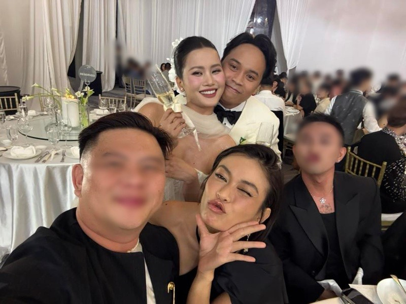 Mâu Thuỷ dí dỏm chia sẻ: "Chào Ly, 'mâu thuẫn' giao cho 'hậu thuẫn' nha". Ảnh: FB Mâu Thuỷ.