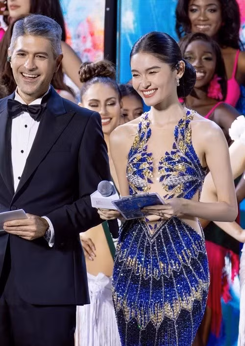 Thùy Dung làm MC song ngữ Việt - Anh trong chung kết Miss Earth 2023. Ảnh: Instagram Thùy Dung.