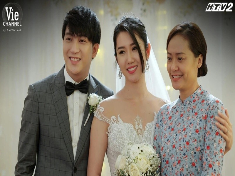 Thúy Ngân chia sẻ trên Người Lao Động, vai Châu khó nhất ở những cảnh thể hiện nội tâm nhân vật, không thể giữ im lặng, phải quát tháo, giận dữ. "Khoảnh khắc đó, Châu không chỉ thể hiện thái độ của mình ở thực tại mà cô còn phải bộc lộ sự nhún nhường, im lặng, cô độc trước kia. Trong một khoảnh khắc phải mô tả tới 2 diễn biến tự sự và đây là khó khăn nhất với tôi", Thúy Ngân nói. Ảnh: VOV.