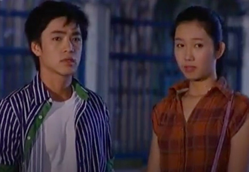 Thúy Ngân xuất thân là người mẫu, không được đào tạo diễn xuất bài bản. Năm 2009, cô chạm ngõ phim ảnh với vai diễn phụ trong phim Gia đình phép thuật. Theo Dân Việt, nhân vật của Thúy Ngân chỉ xuất hiện thoáng qua trong hai tập với vài câu thoại, làm nền cho nhân vật chính. Ảnh: Dân Việt.