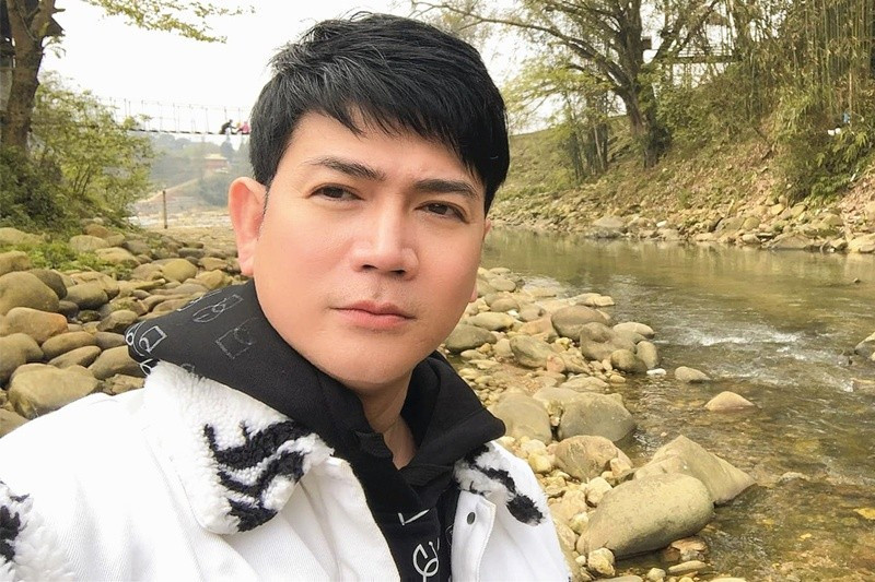 Hiện tại, ngoài ca hát, Quách Thành Danh còn kinh doanh. Theo Vietnamnet, nam ca sĩ ngồi không cũng kiếm 200 triệu đồng/tháng nhờ đầu tư tiệm làm móng ở Mỹ. Ảnh: Vietnamnet.