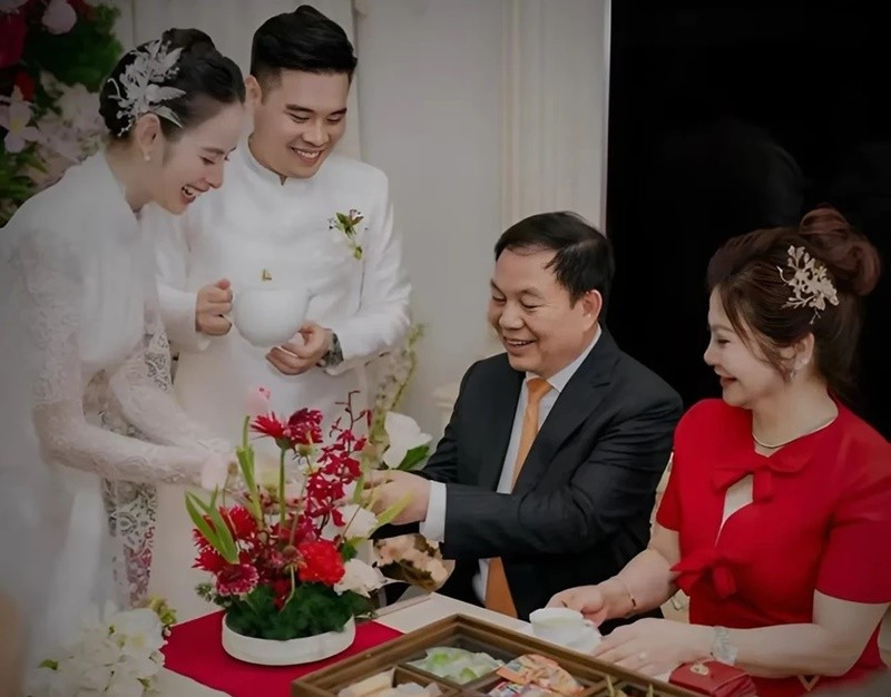 Trước đó, Hương Liên khoe hình ảnh tổ chức lễ ăn hỏi. Ảnh: Znews.