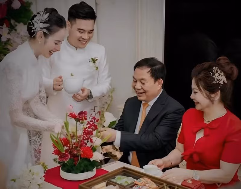 Trước đó, Hương Liên khoe hình ảnh tổ chức lễ ăn hỏi. Ảnh: Znews.