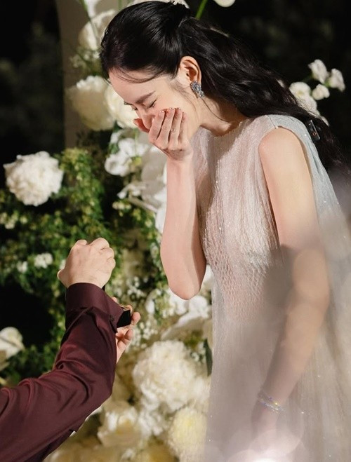 Nữ người mẫu còn tiết lộ khoảnh khắc được chồng cầu hôn. Ảnh: Instagram Hương Liên.