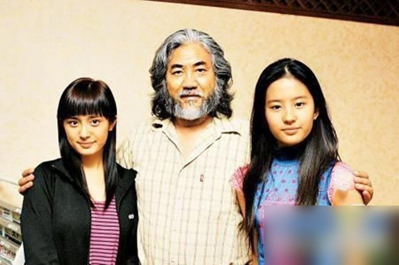 Dương Mịch và Lưu Diệc Phi thân thiết khi quay phim Thần điêu đại hiệp. Ảnh: Sức Khoẻ Đời Sống.