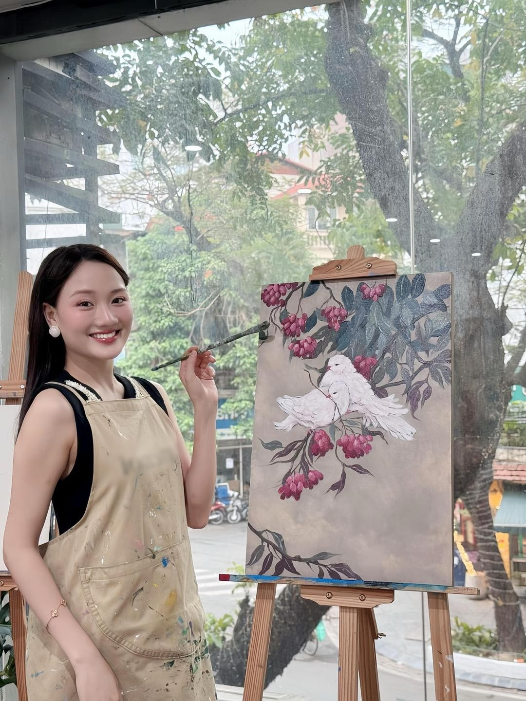 Á hậu 1 cuộc thi Hoa hậu Quốc gia Việt Nam 2024 thích vẽ tranh, chơi violin, đọc sách. Ảnh: FB Phương Thanh.