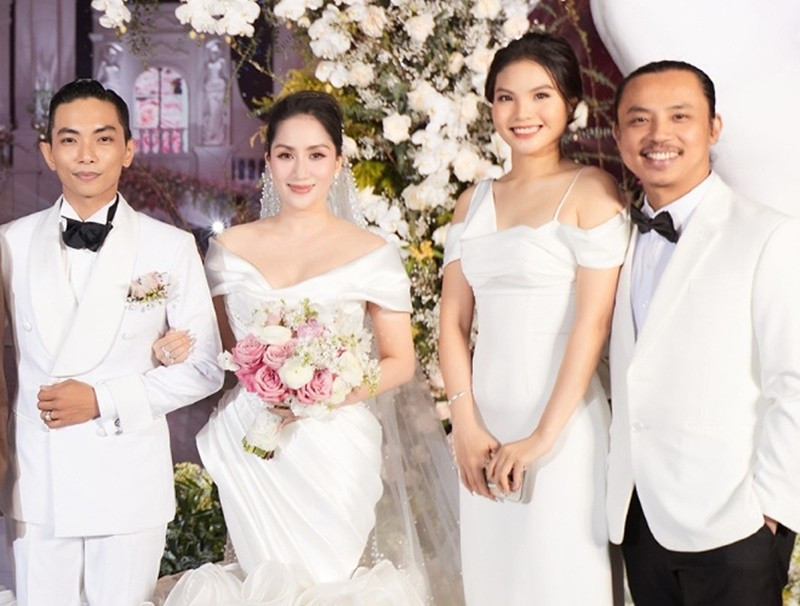 Vợ chồng Chí Anh đến chúc mừng Khánh Thi - Phan Hiển tổ chức đám cưới. Ảnh: Người Đưa Tin.