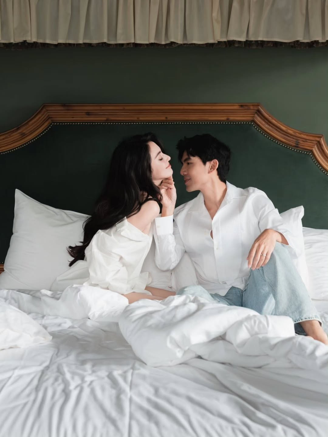 Vợ chồng Mai Davika tận hưởng những ngày tháng bình yên và ngọt ngào bên nhau sau hôn lễ. Ảnh: Instagram Ter Chantavit.