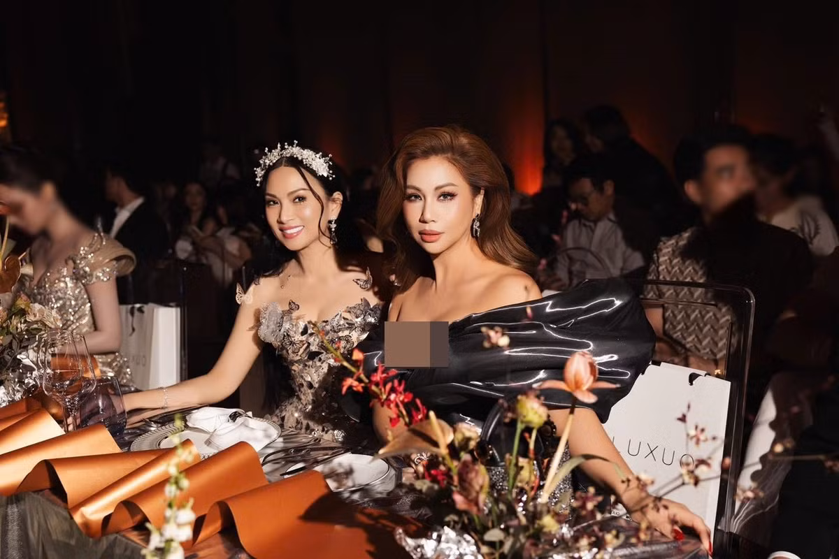 Hai chị em nữ ca sĩ đều toát lên vẻ đẹp mặn mà, trưởng thành và đầy cuốn hút theo năm tháng. Ảnh: FB Hà Phương.