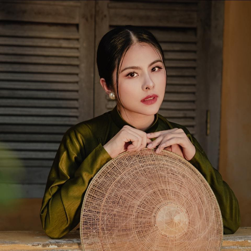 Theo Dân Việt, năm 2010, Vân Trang đoạt giải Mai Vàng ở hạng mục Nữ diễn viên phim truyền hình được yêu thích nhất. Đến năm 2013, cô tiếp tục giành giải Nữ diễn viên chính xuất sắc tại Liên hoan phim Việt Nam lần thứ 18.