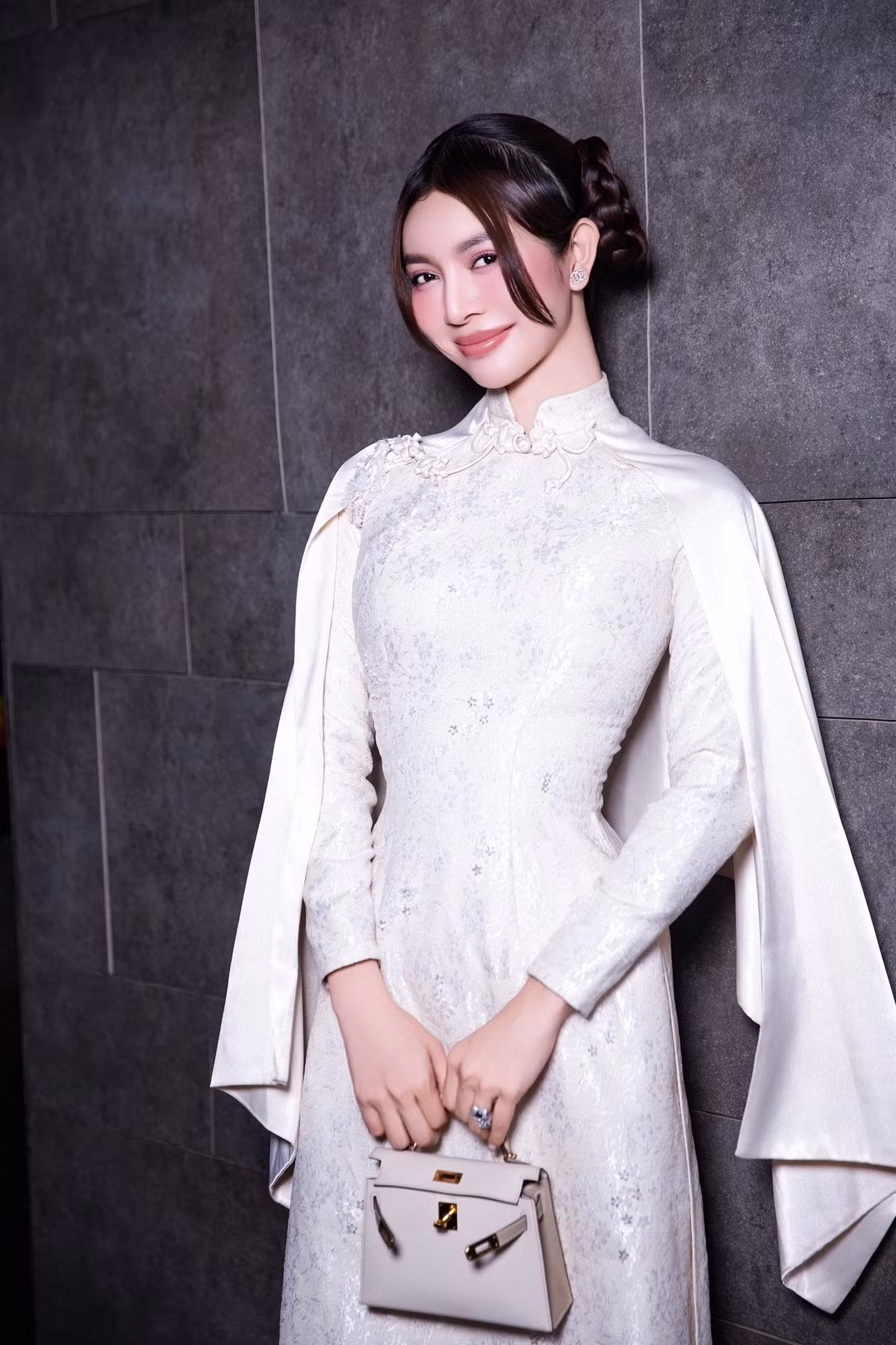 Thiên Hương chia sẻ, những năm tháng tuổi thơ nhiều khó khăn chính là động lực lớn nhất để cô không ngừng chăm chỉ làm việc và chủ động tìm kiếm cơ hội học hỏi.