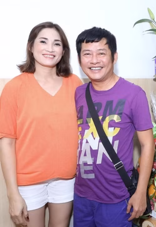 "Tôi đi làm, có tiền là đưa hết cho vợ giữ. Cô ấy thay tôi lo việc trong việc ngoài, chăm lo các con trong những ngày chồng xa nhà", Tấn Beo nói. Ảnh: Gia Đình Xã Hội.