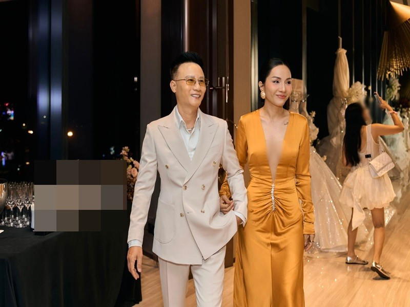 Trong cuộc phỏng vấn với Nông Nghiệp Môi Trường, Hoàng Bách cho biết, bí quyết để vợ chồng anh có được cuộc hôn nhân hạnh phúc như hiện tại chính là sự chân thật. Ảnh: FB Thanh Thảo.