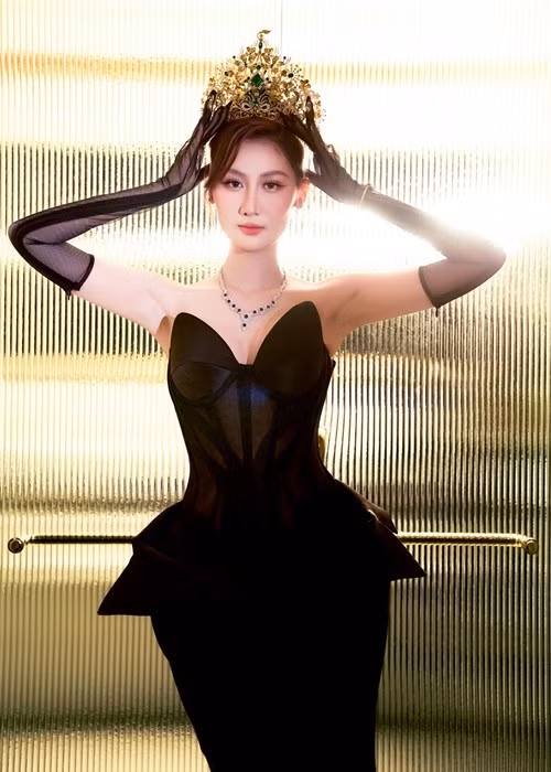 Chia sẻ trên Vietnamplus, Quế Anh cho biết, cô vẫn đang trên hành trình khám phá bản thân, tìm kiếm phong cách phù hợp nhất và tạo dựng bản sắc riêng.