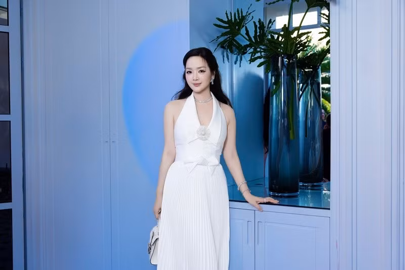 Dù biến hóa ở bất kỳ phong cách nào, Giáng My vẫn giữ được sự chỉn chu.