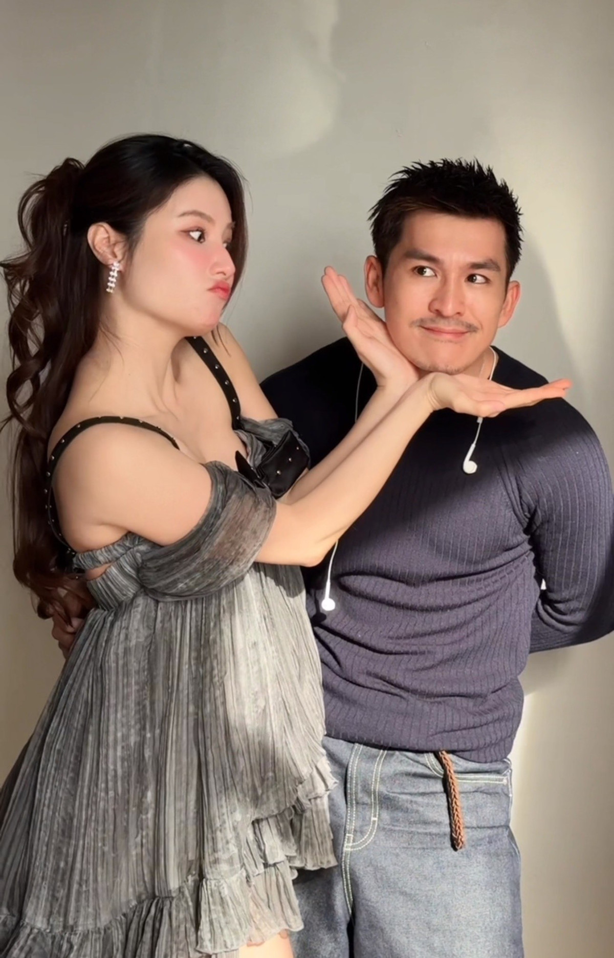 Nữ diễn viên nói thêm: “Dù bận rộn, tôi và Thiên Minh luôn dõi theo hành trình của nhau, càng trải qua biến cố càng hiểu người còn lại hơn. Tôi rất trân trọng tình bạn này" Ảnh: Instagram Diễm My.