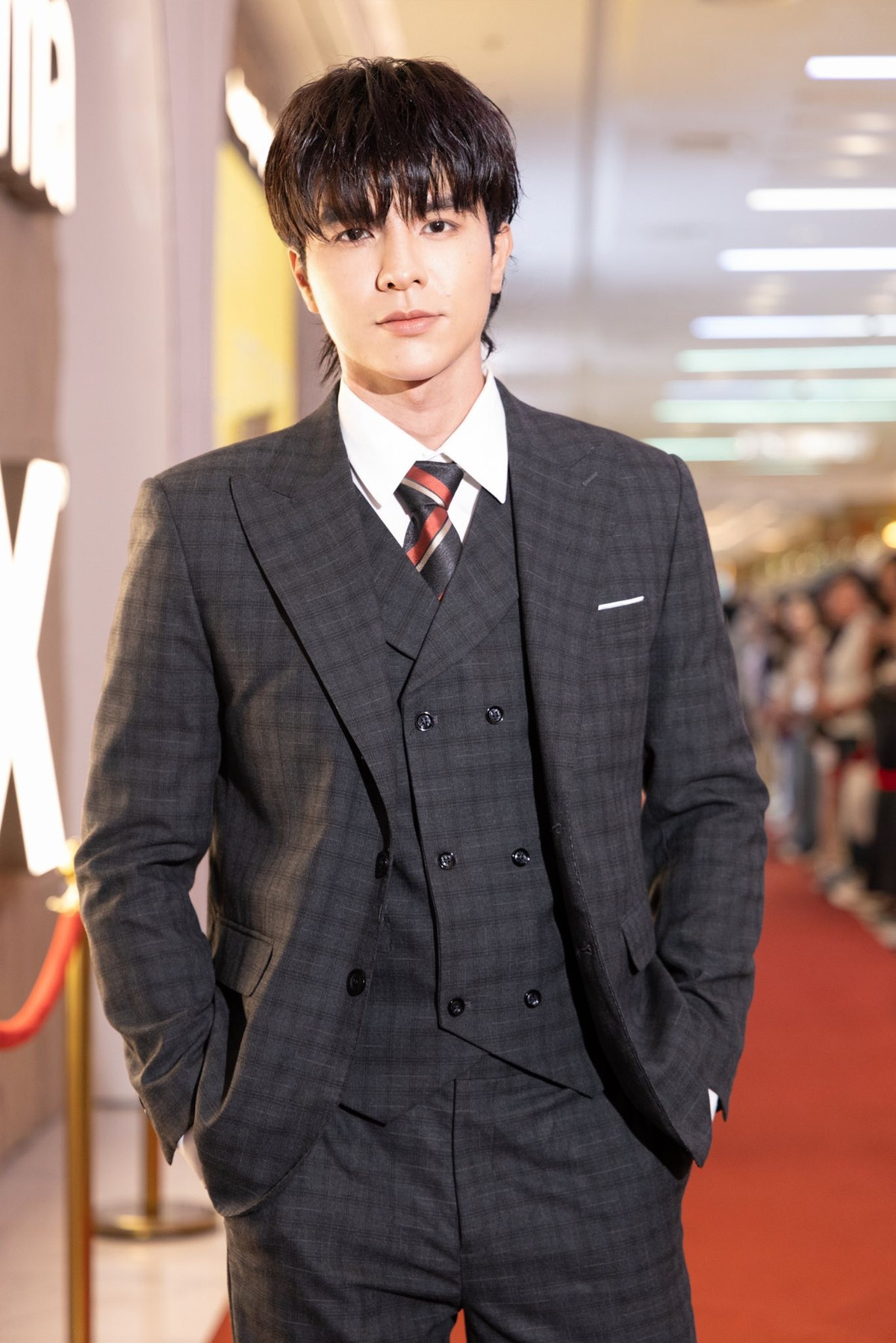 Về cát-sê, chia sẻ trên Dân Việt, Steven Nguyễn cho biết, mức thù lao hiện tại đã tốt hơn trước, song đó không phải là lý do khiến anh theo nghề. “Tôi từng đi quay với cát-sê vài trăm nghìn một ngày. Có lúc chỉ cần được đi diễn, được tham gia nghệ thuật là đã hạnh phúc rồi. Nếu quá đặt nặng cát-sê, có lẽ tôi đã bỏ nghề từ lâu”, nam diễn viên tâm sự. Ảnh: FB Steven Nguyễn.