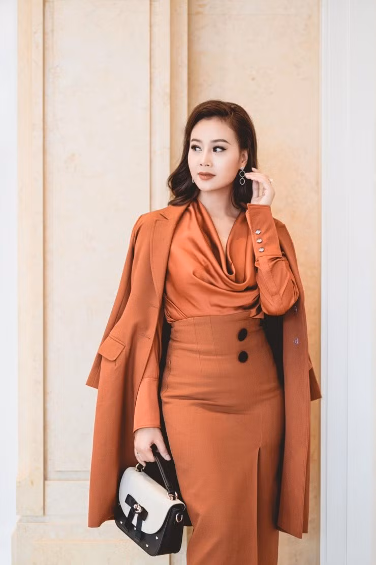 Hiện tại, Hà Thúy Anh sống tại Hà Nội, dành phần lớn thời gian cho công việc và thỉnh thoảng gặp gỡ bạn bè, đồng nghiệp thân thiết. Ảnh: Gia Đình Xã Hội.