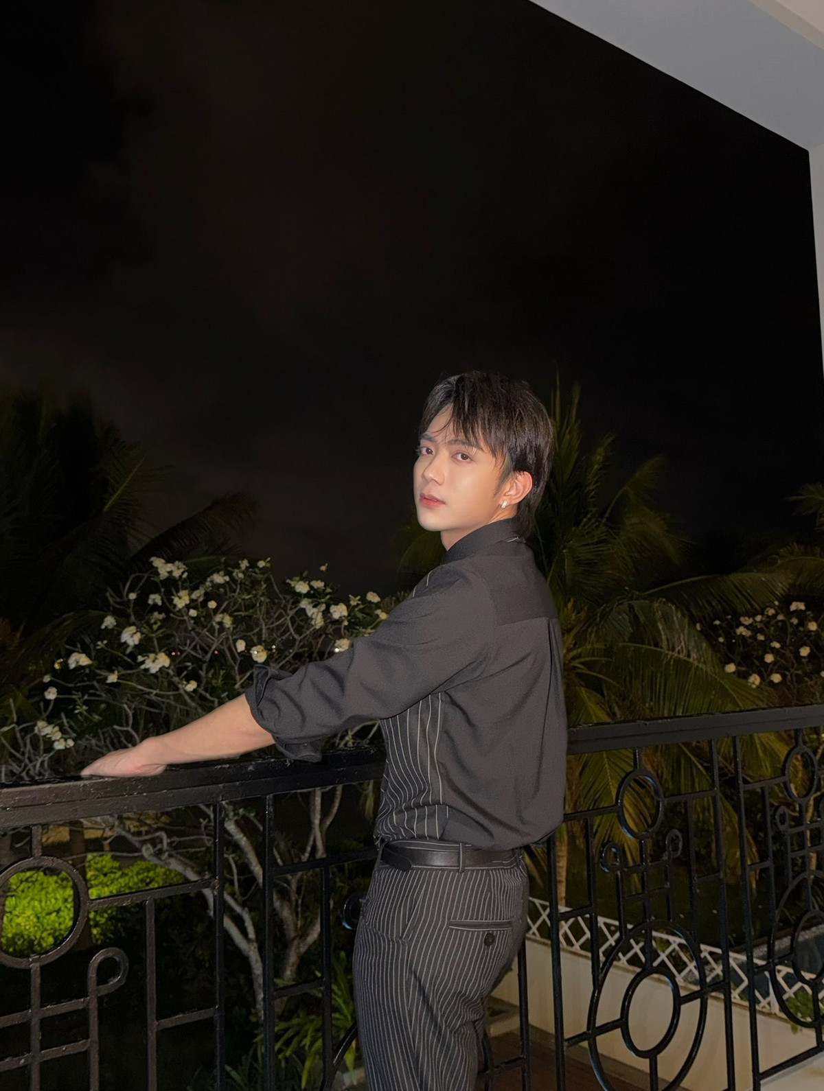 Theo Znews, Soobin Hoàng Sơn từng được bắt gặp trò chuyện thân thiện với thiếu gia Minh Hoàng tại concert của G-Dragon vào cuối năm 2025. Ngoài ra, Minh Hoàng và Phương Nhi từng được trông thấy xuất hiện tại concert All-Rounder của Soobin Hoàng Sơn. Ảnh: FB Soobin Hoàng Sơn.