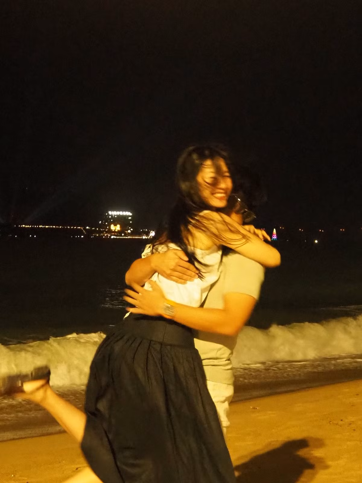 “Tổng kết cuối năm 2025 lời được cục này. Happy new year 2026”, nữ diễn viên viết. Ảnh: FB Oanh Kiều.